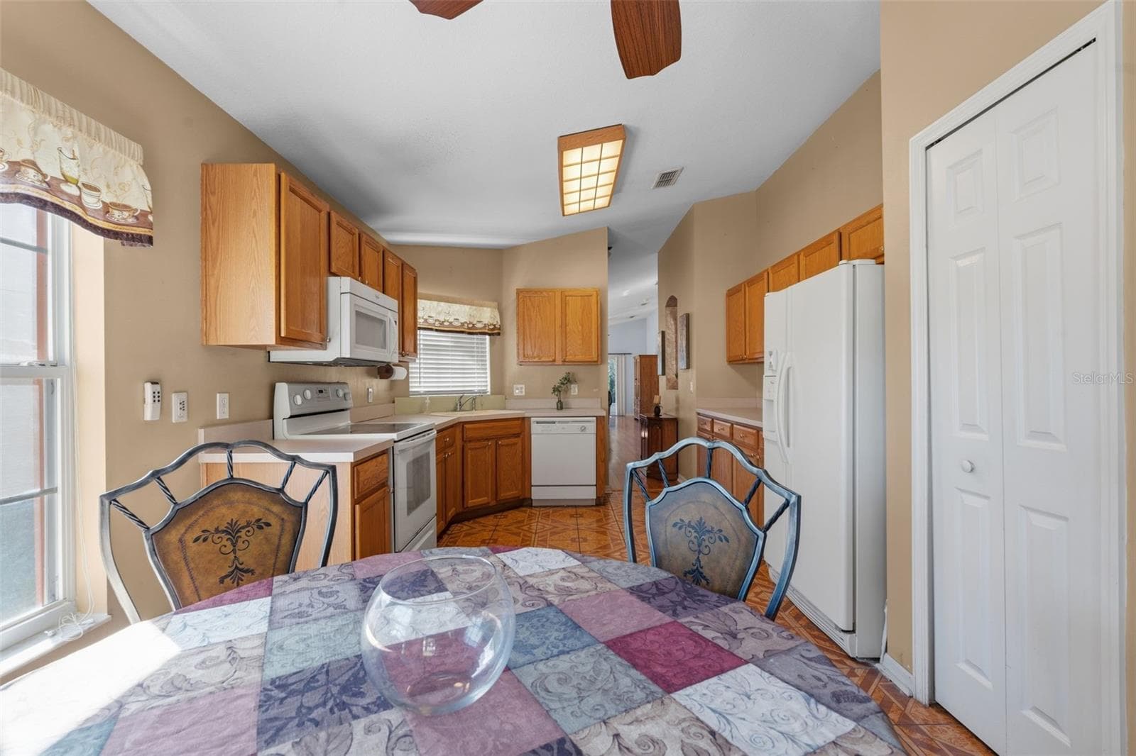 Kitchen - 566 VINEYARD WAY, POINCIANA