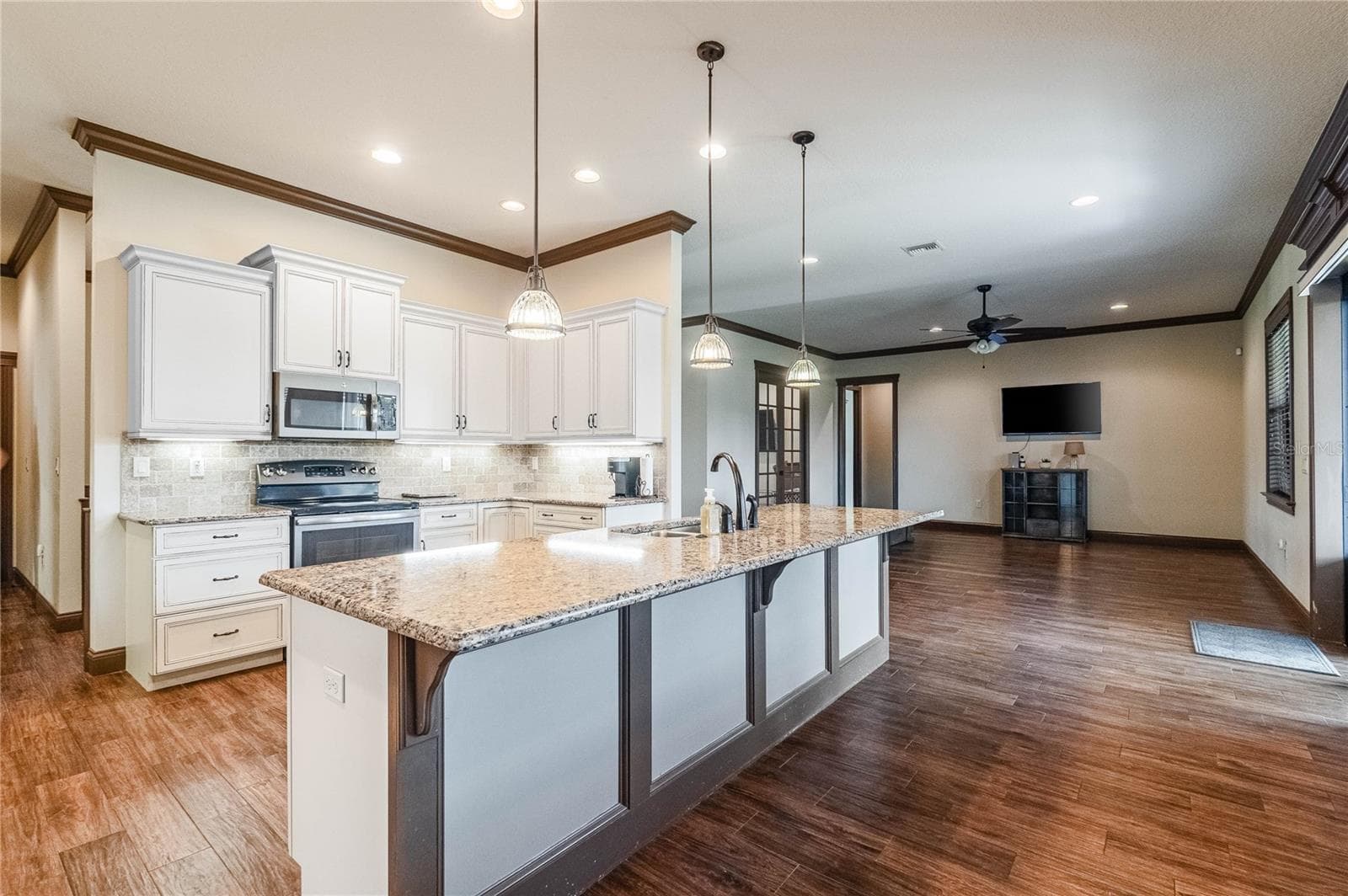 Kitchen with a ton of cabinets - 3910 KNIGHTS STATION RD, LAKELAND