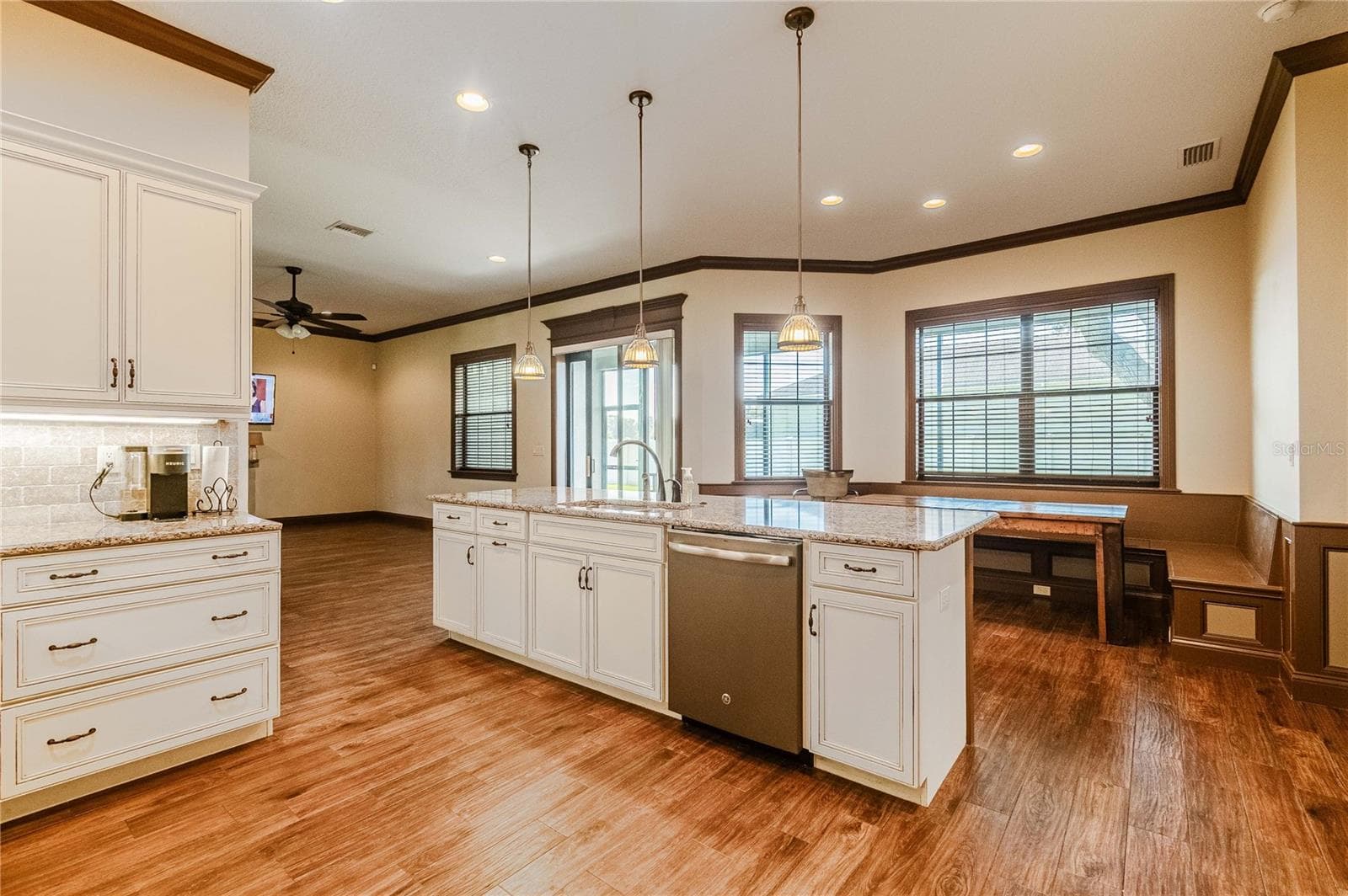 Kitchen Island - 3910 KNIGHTS STATION RD, LAKELAND