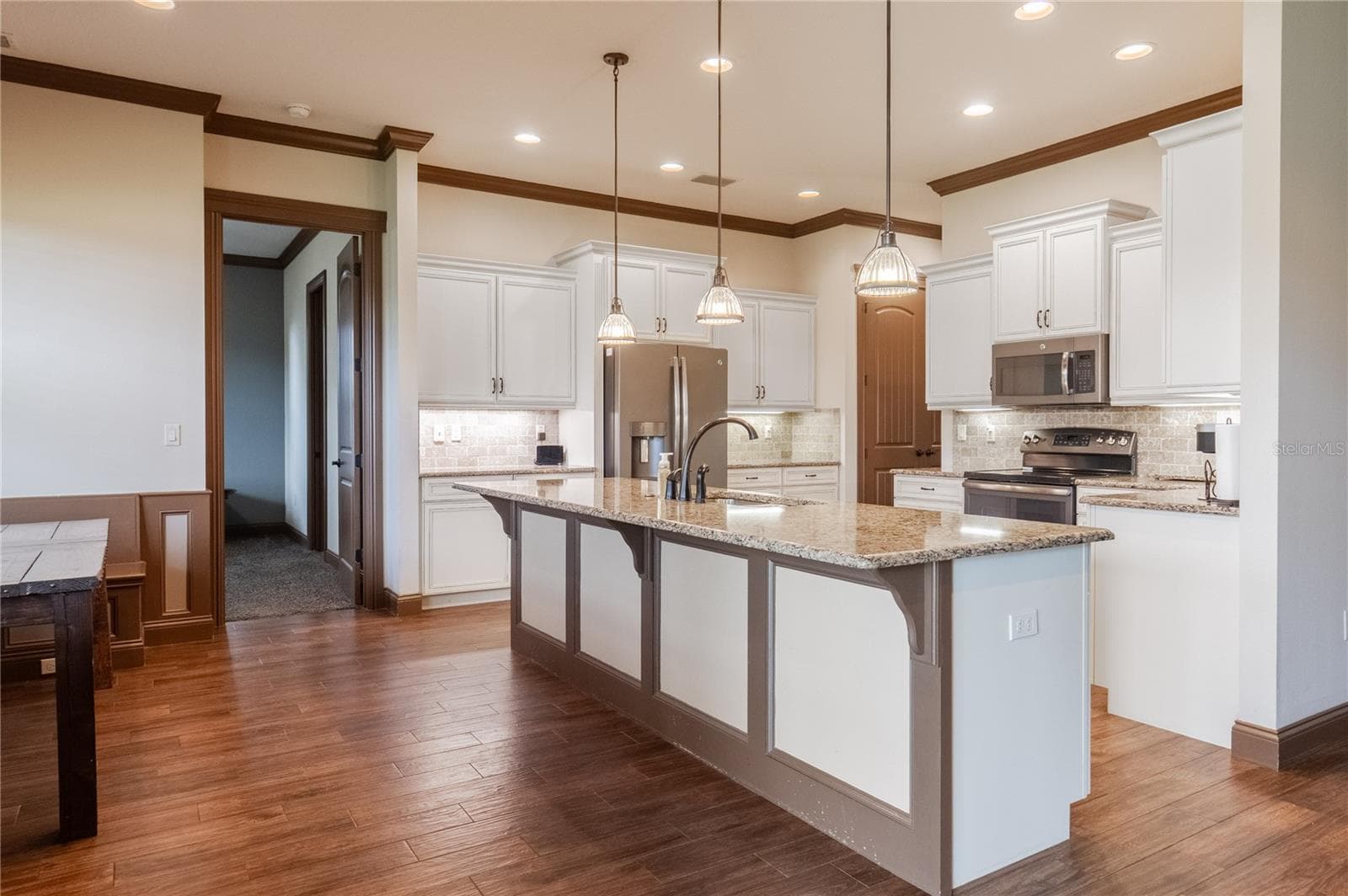 Kitchen Breakfast Bar - 3910 KNIGHTS STATION RD, LAKELAND