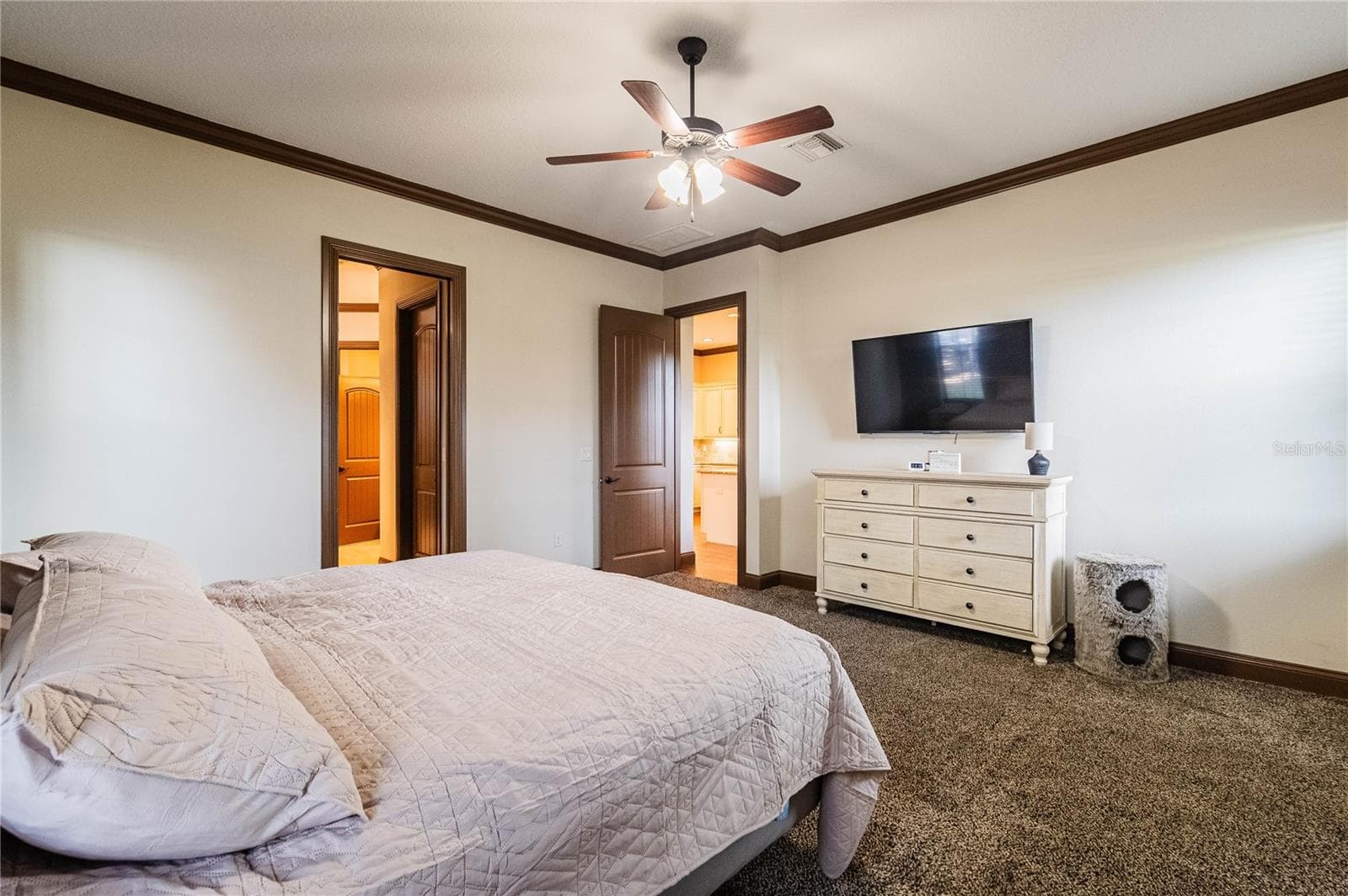 Primary Bedroom w walk-in closets - 3910 KNIGHTS STATION RD, LAKELAND