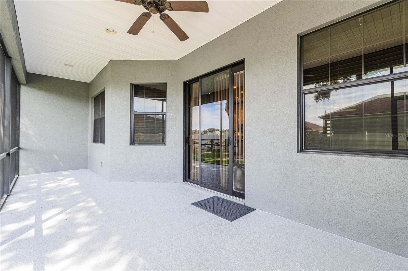 Lanai located at the back of home28 x 10 ft - 3910 KNIGHTS STATION RD, LAKELAND