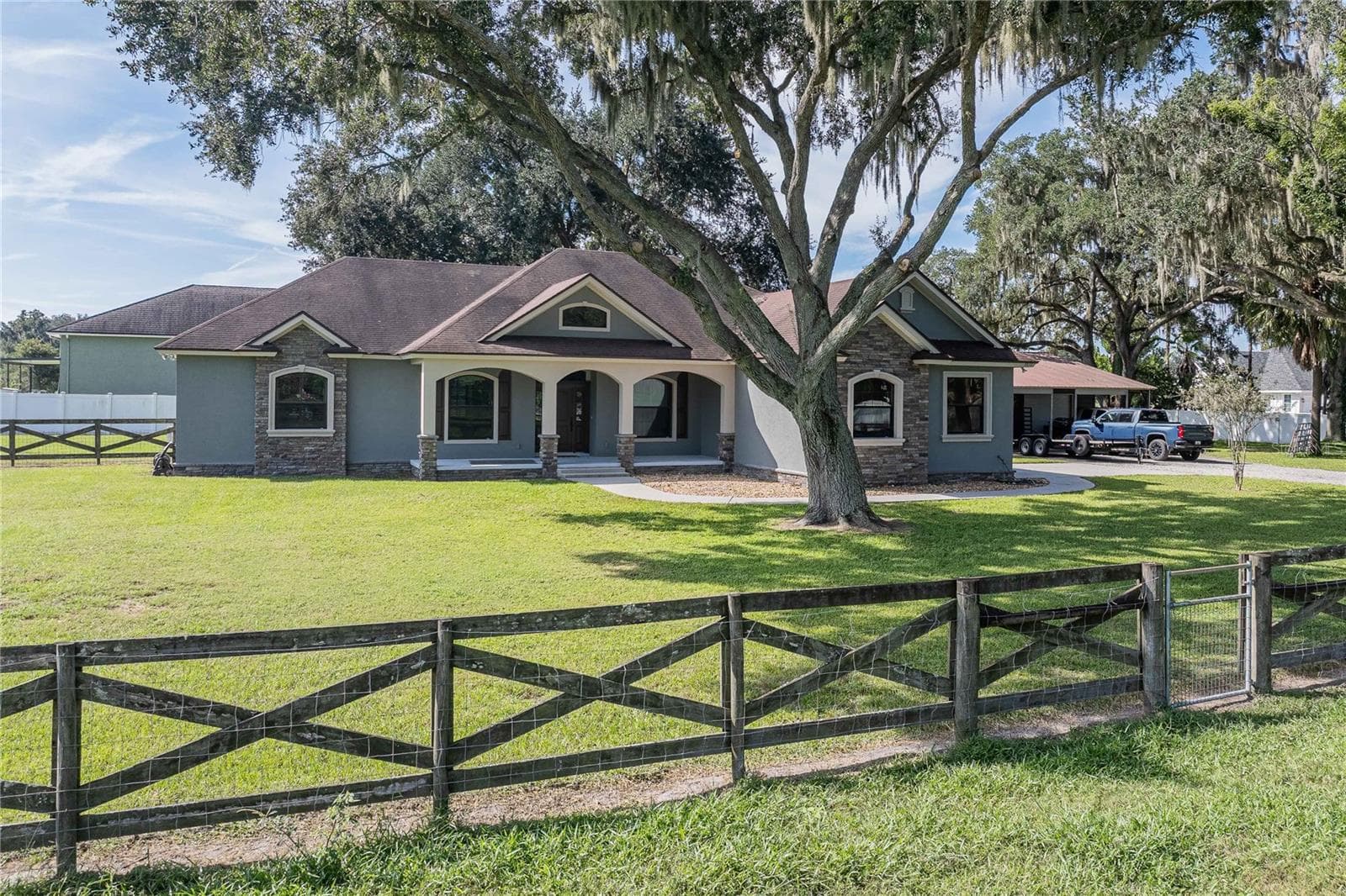 Front view of home - 3910 KNIGHTS STATION RD, LAKELAND