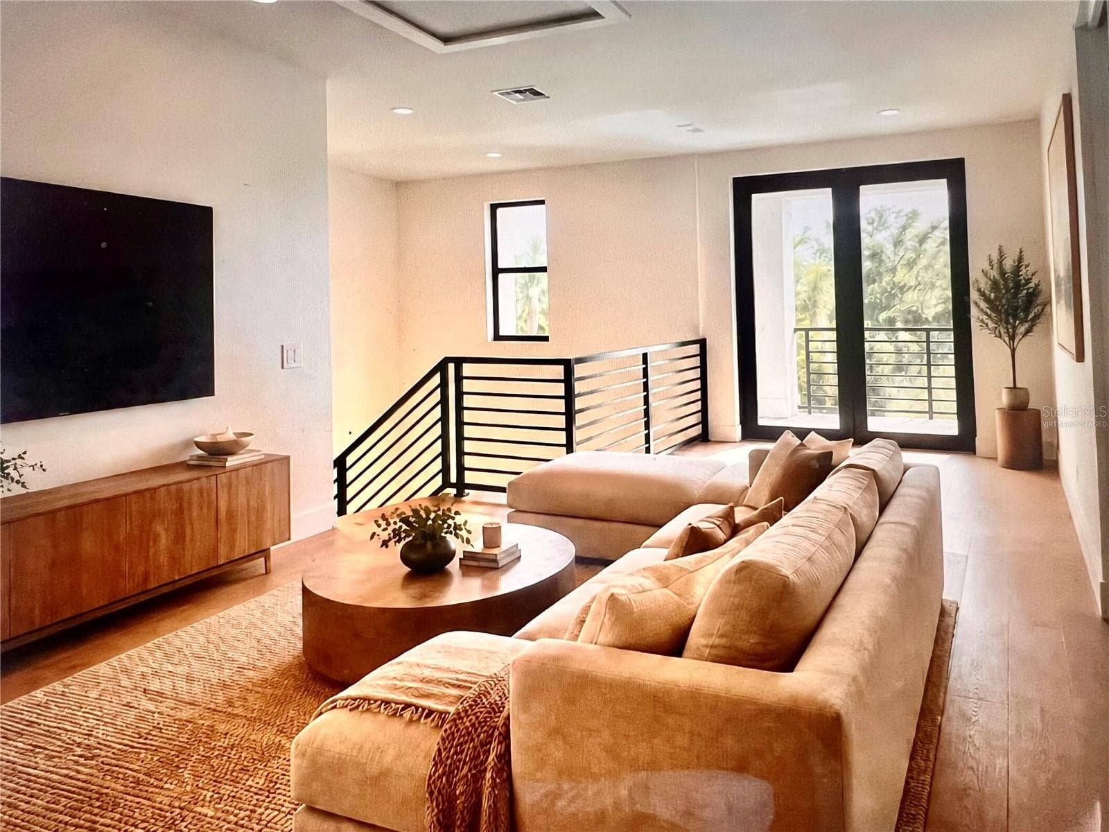 Virtually Staged Loft - 4705 W KNIGHTS AVE, TAMPA