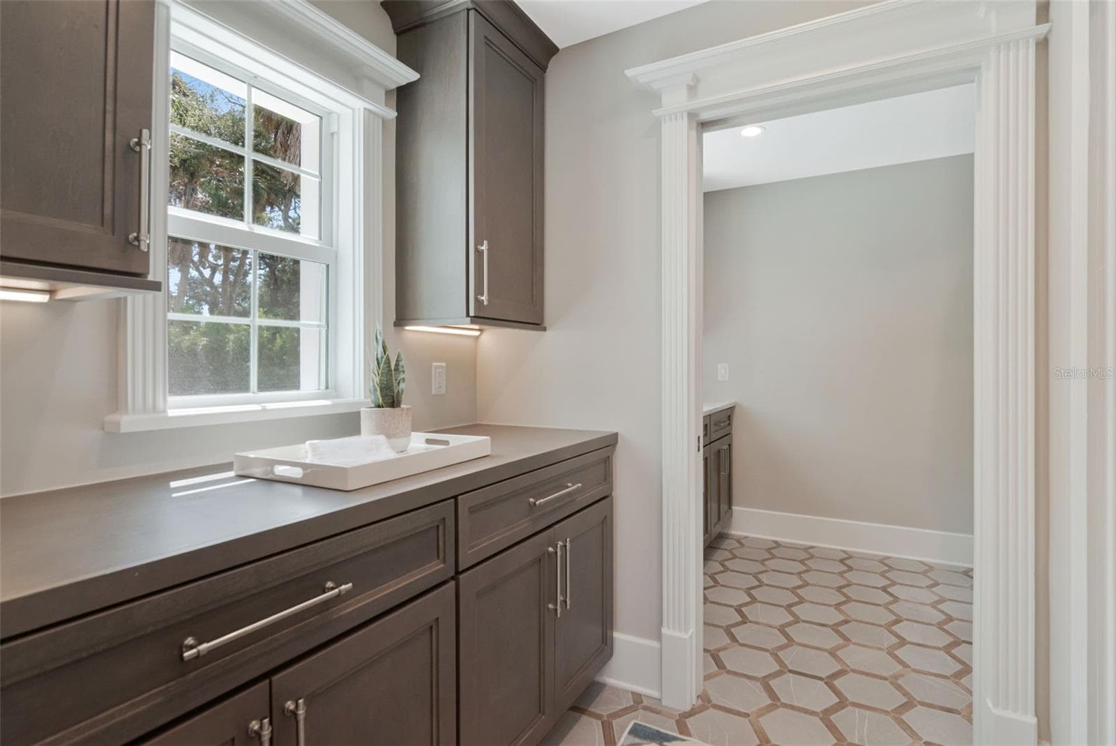 Downstairs laundry and mudroom - 4706 W SAN JOSE ST, TAMPA