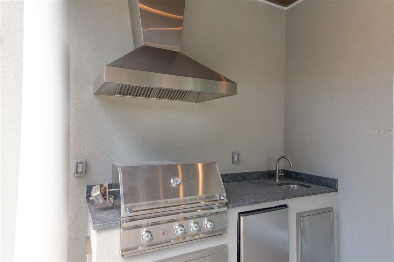 outdoor gas grill - 4706 W SAN JOSE ST, TAMPA