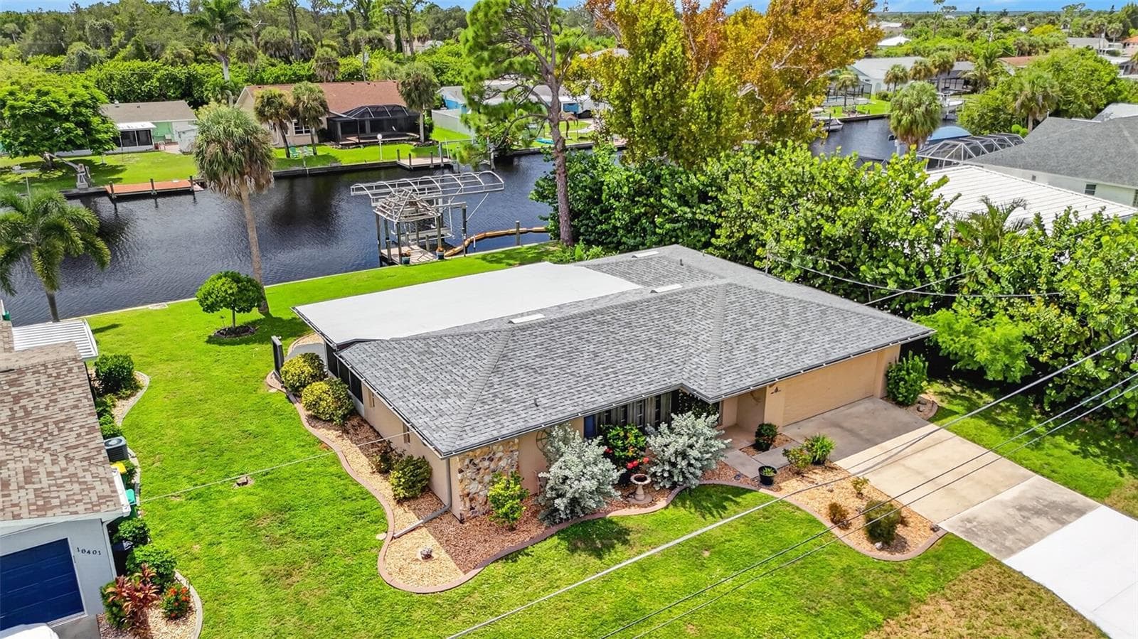 Single Family Residence at 18393 HOTTELET CIR, PORT CHARLOTTE, photo 3 of 39