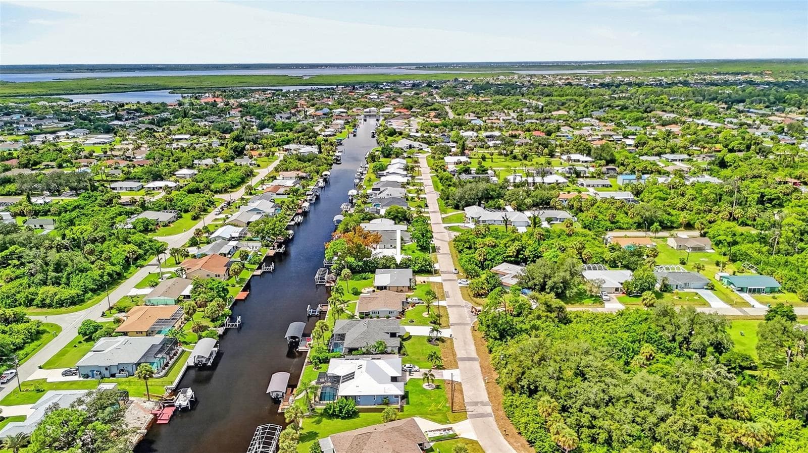 Single Family Residence at 18393 HOTTELET CIR, PORT CHARLOTTE, photo 35 of 39