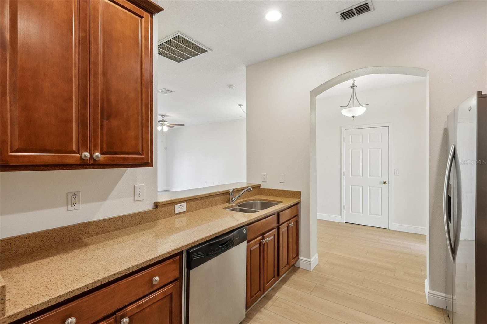 Townhouse at 8520 BROKEN WILLOW CT, TAMPA, photo 5 of 31