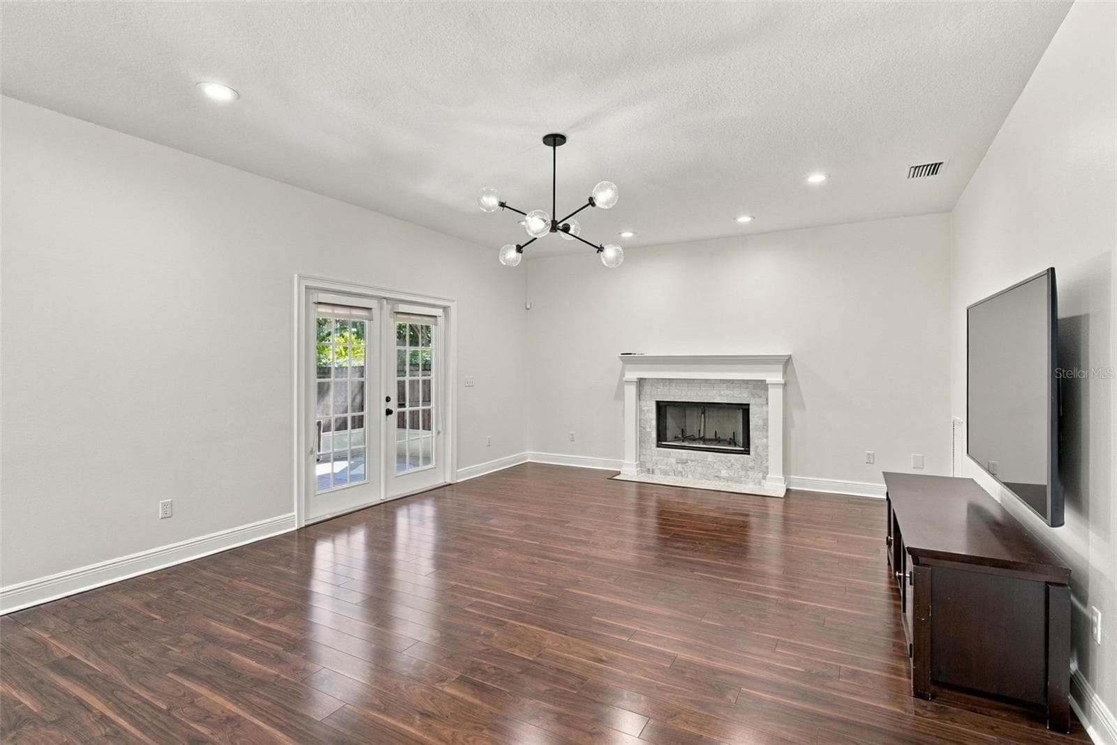 Single Family Residence at 3308 W VILLA ROSA ST, TAMPA, photo 7 of 43