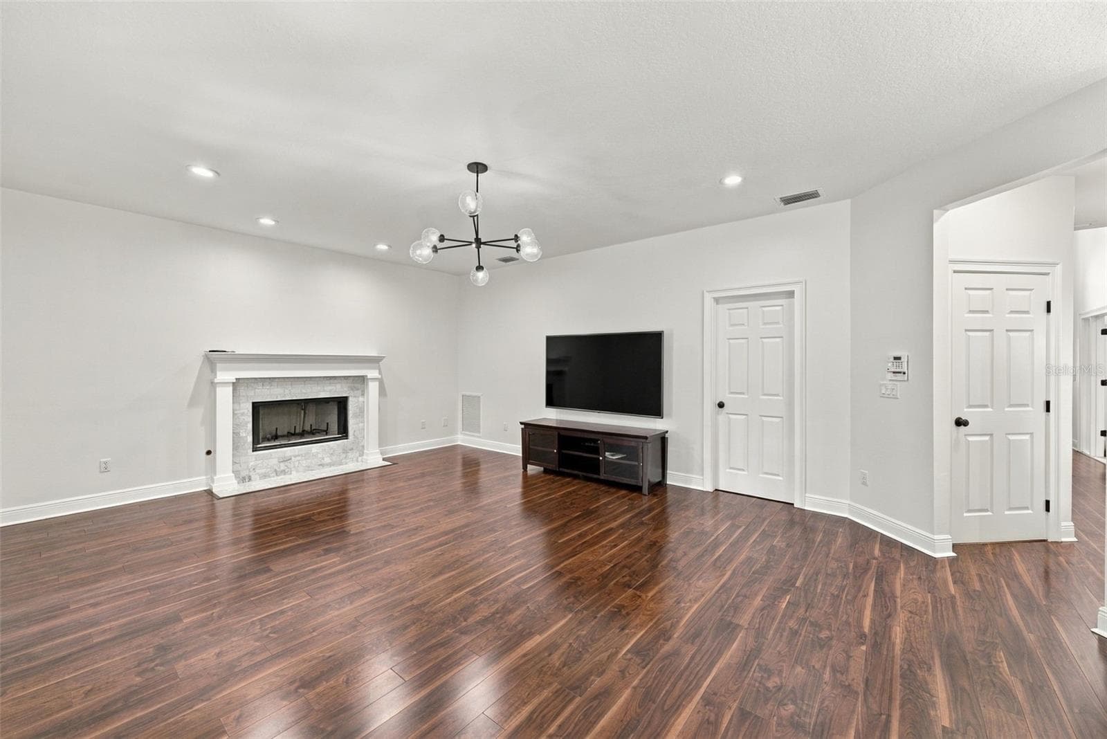 Single Family Residence at 3308 W VILLA ROSA ST, TAMPA, photo 8 of 43