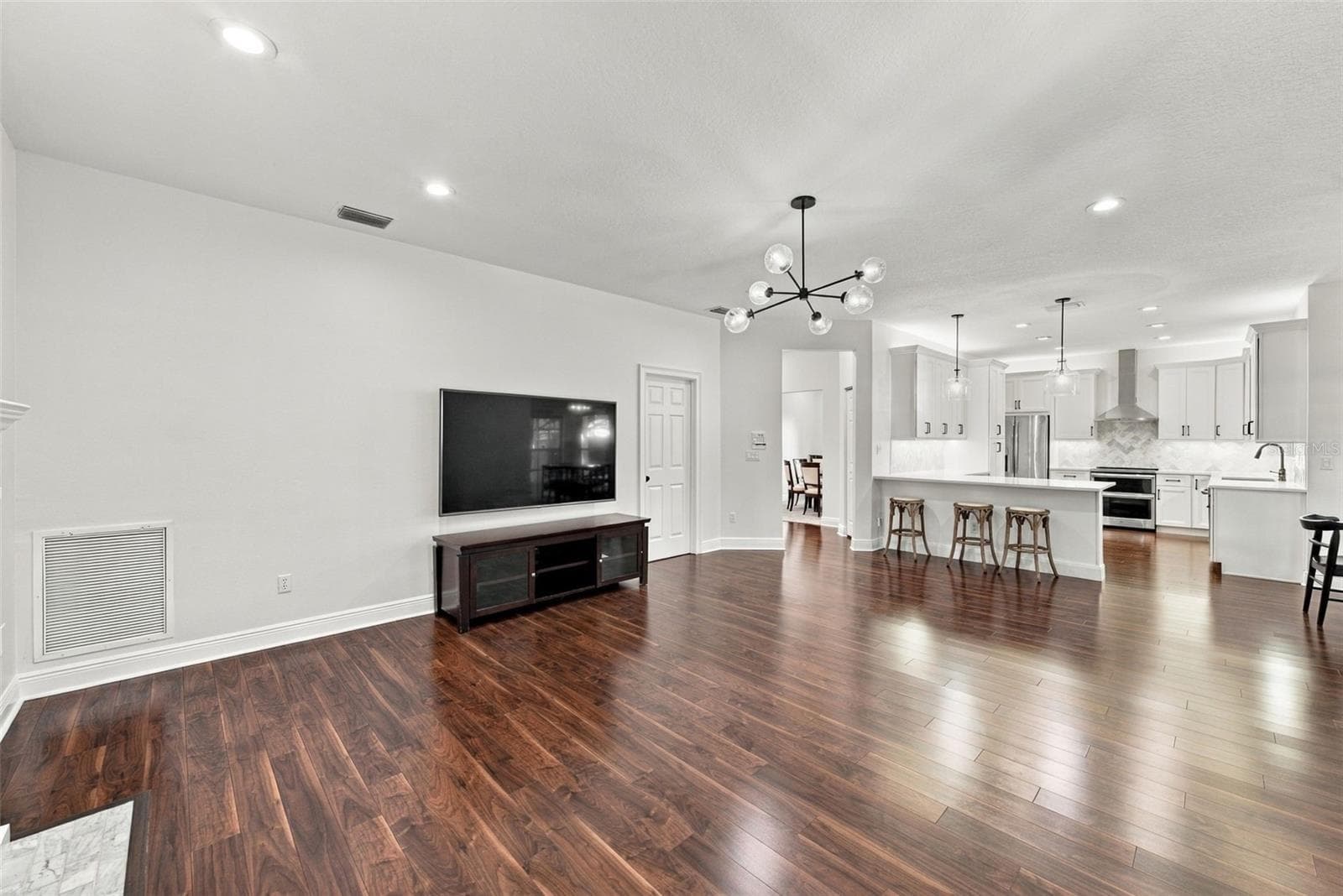 Single Family Residence at 3308 W VILLA ROSA ST, TAMPA, photo 9 of 43
