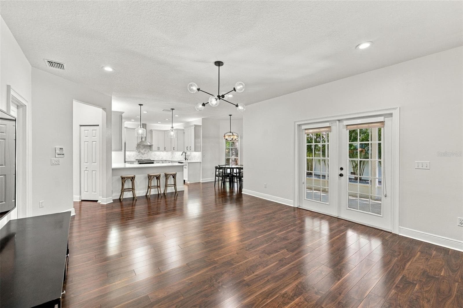 Single Family Residence at 3308 W VILLA ROSA ST, TAMPA, photo 10 of 43