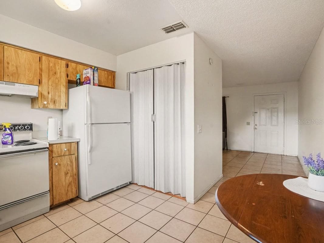 Duplex at 5661 STRUTHERS CT, WINTER HAVEN, photo 7 of 28