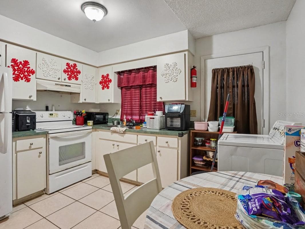 Duplex at 5661 STRUTHERS CT, WINTER HAVEN, photo 8 of 28