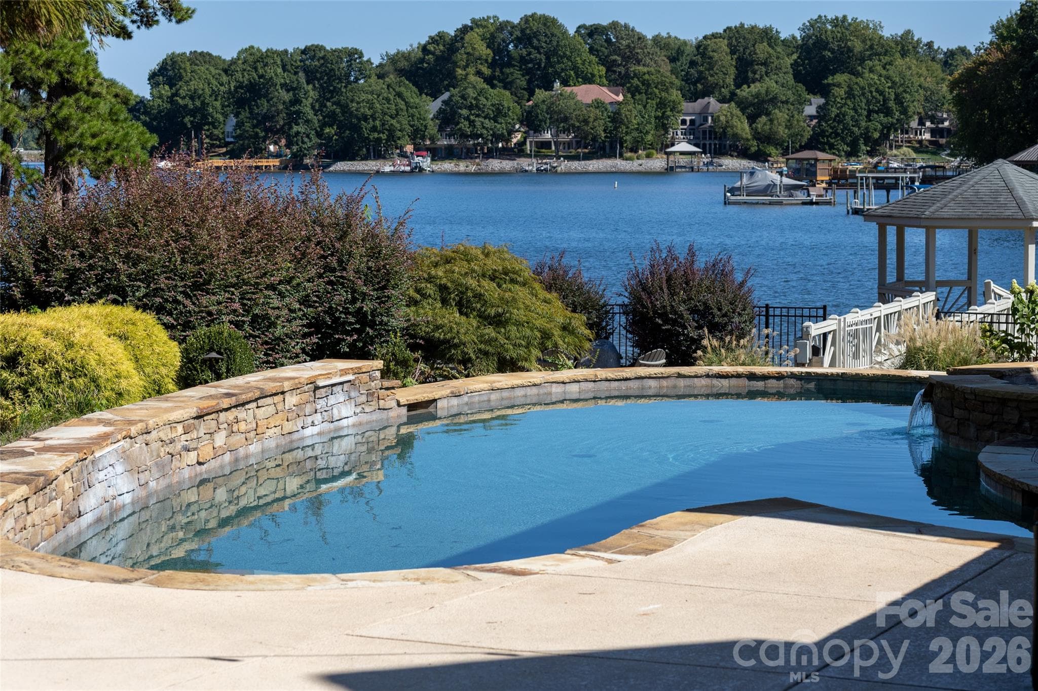 Single Family Residence at 21206 Captiva Court, Cornelius, photo 2 of 48