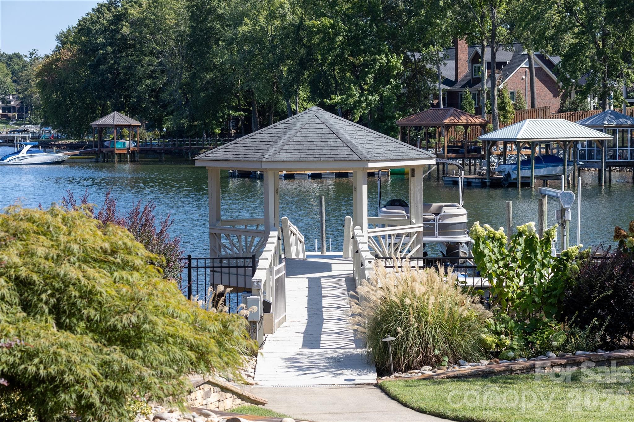 Single Family Residence at 21206 Captiva Court, Cornelius, photo 3 of 48