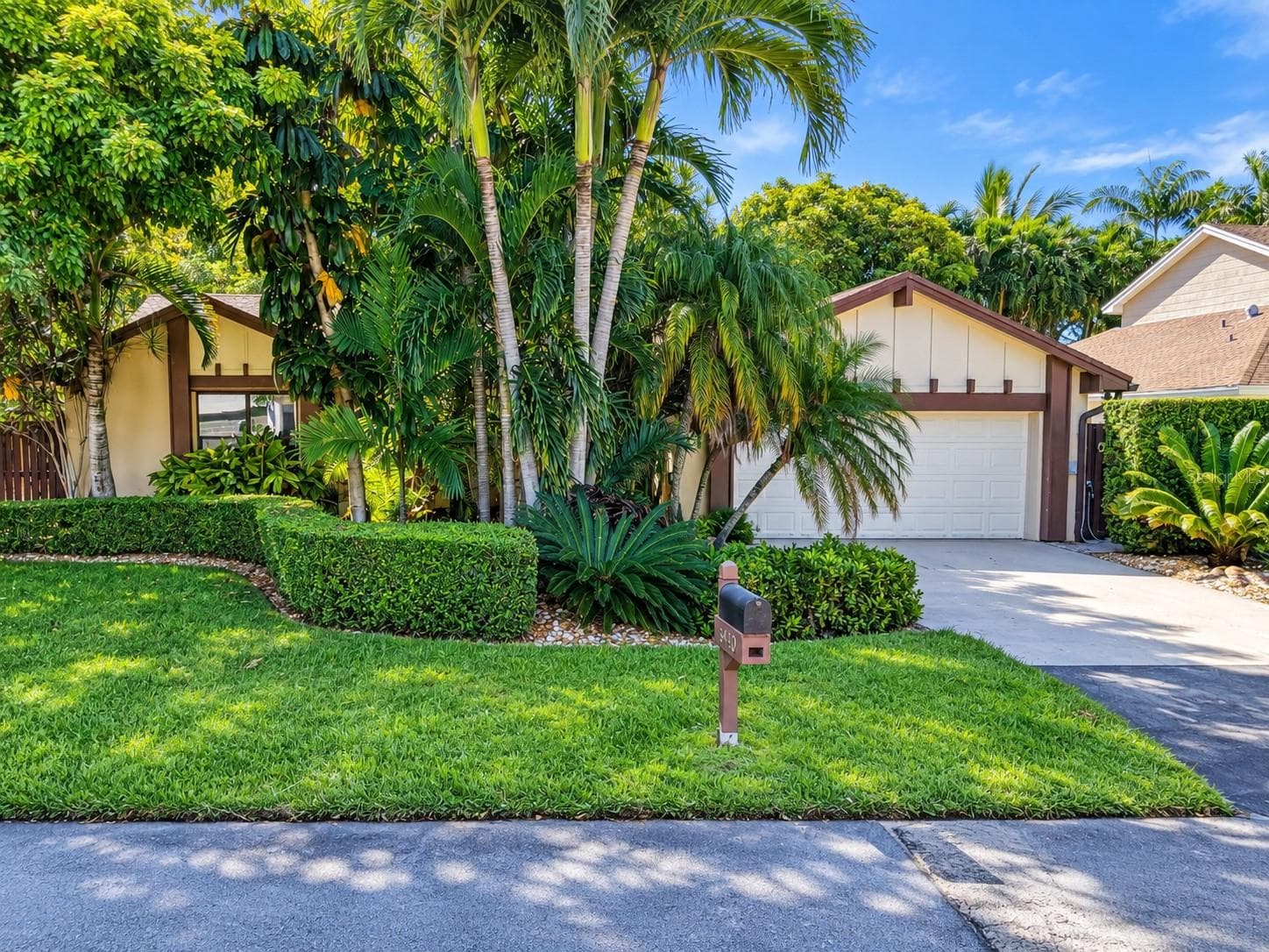 Two car garage, entry courtyard, on an oversized lot with room dedicated space for your boat in the backyard. - 5440 SW 155TH CT, MIAMI