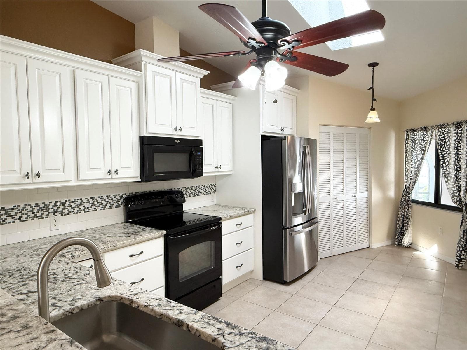 Kitchen with skylight & laundry - 1640 ATARES DR #16, PUNTA GORDA