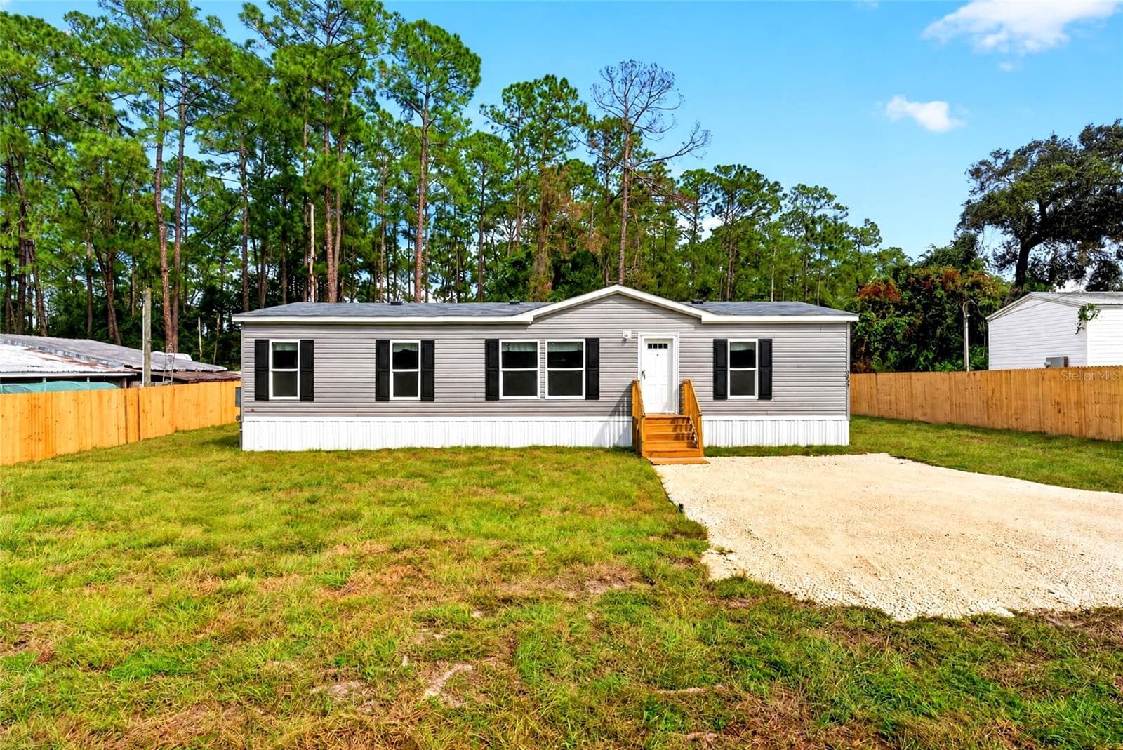Manufactured Home at 5759 SE 184 TER, OCKLAWAHA, photo 2 of 26