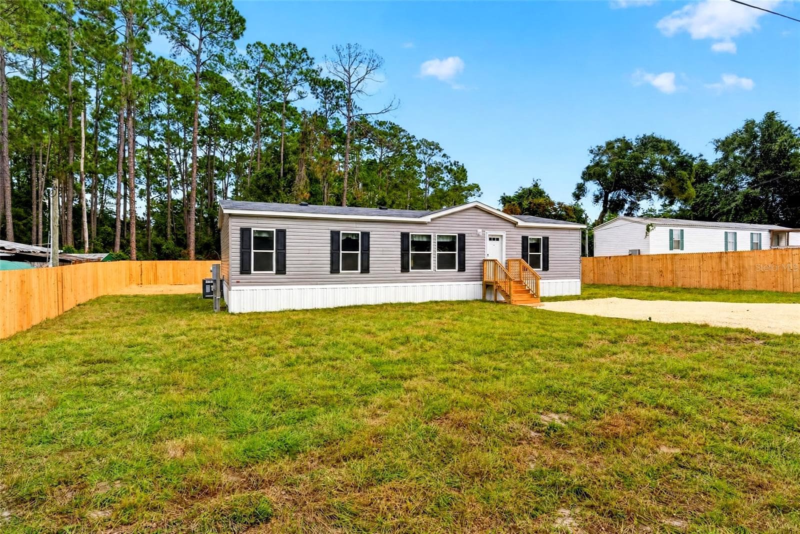 Manufactured Home at 5759 SE 184 TER, OCKLAWAHA, photo 3 of 26
