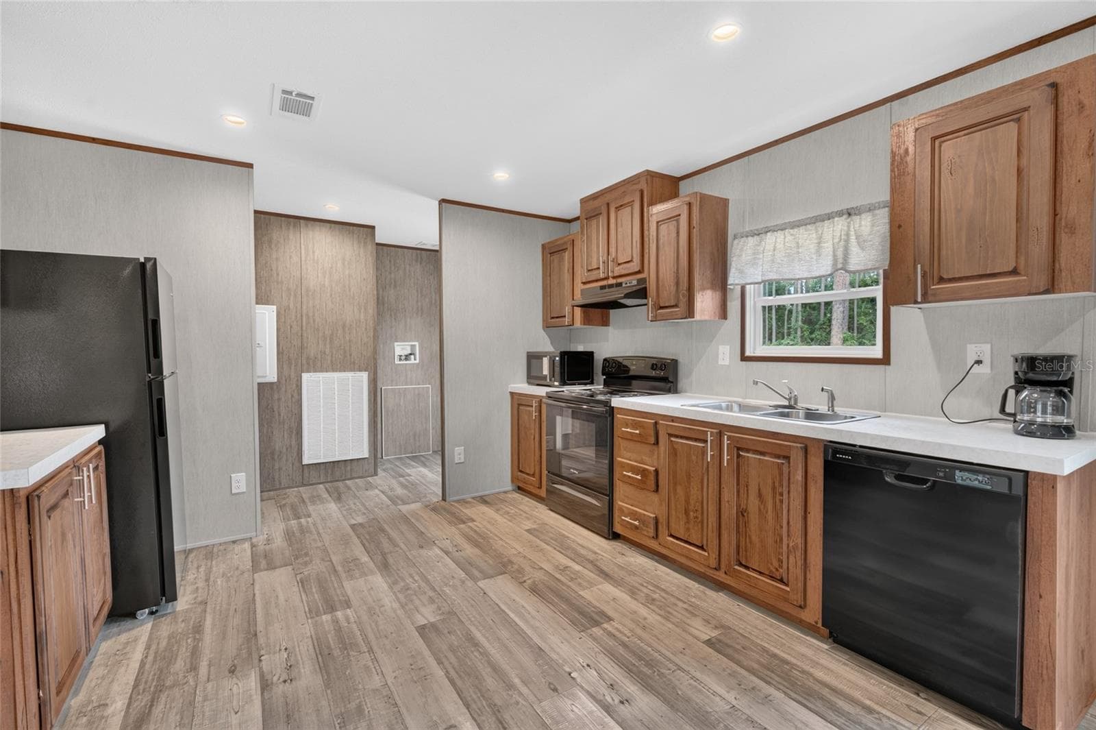 Manufactured Home at 5759 SE 184 TER, OCKLAWAHA, photo 4 of 26