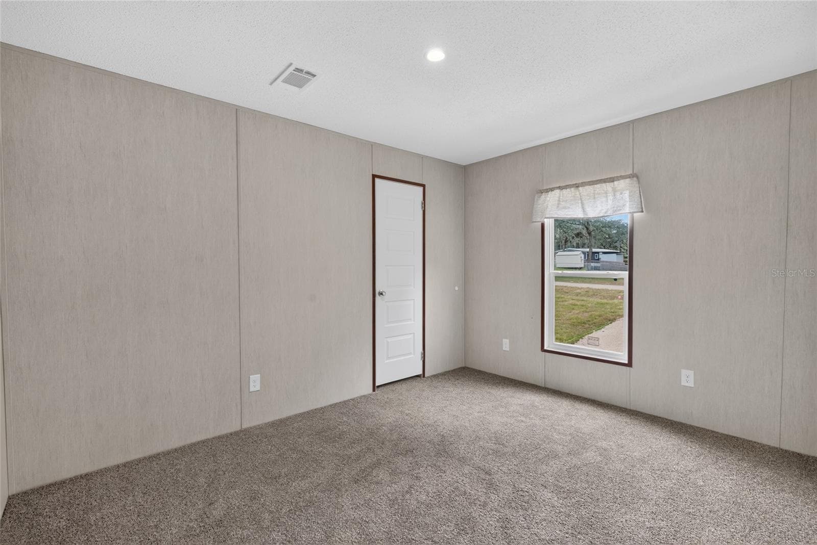 Manufactured Home at 5759 SE 184 TER, OCKLAWAHA, photo 7 of 26
