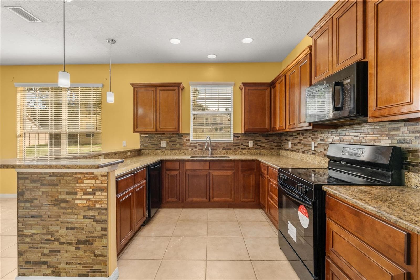 Single Family Residence at 413 SPLIT OAK CT, EUSTIS, photo 11 of 33