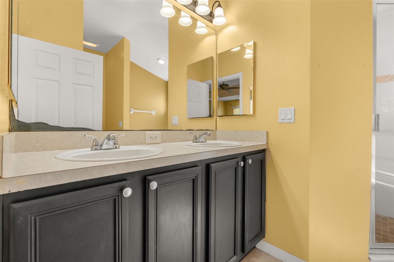 Single Family Residence at 413 SPLIT OAK CT, EUSTIS, photo 19 of 33