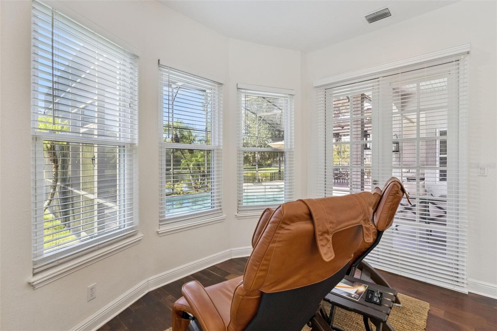 Sitting Area in Primary Suite. - 3832 HUNTERS ISLE DR, ORLANDO