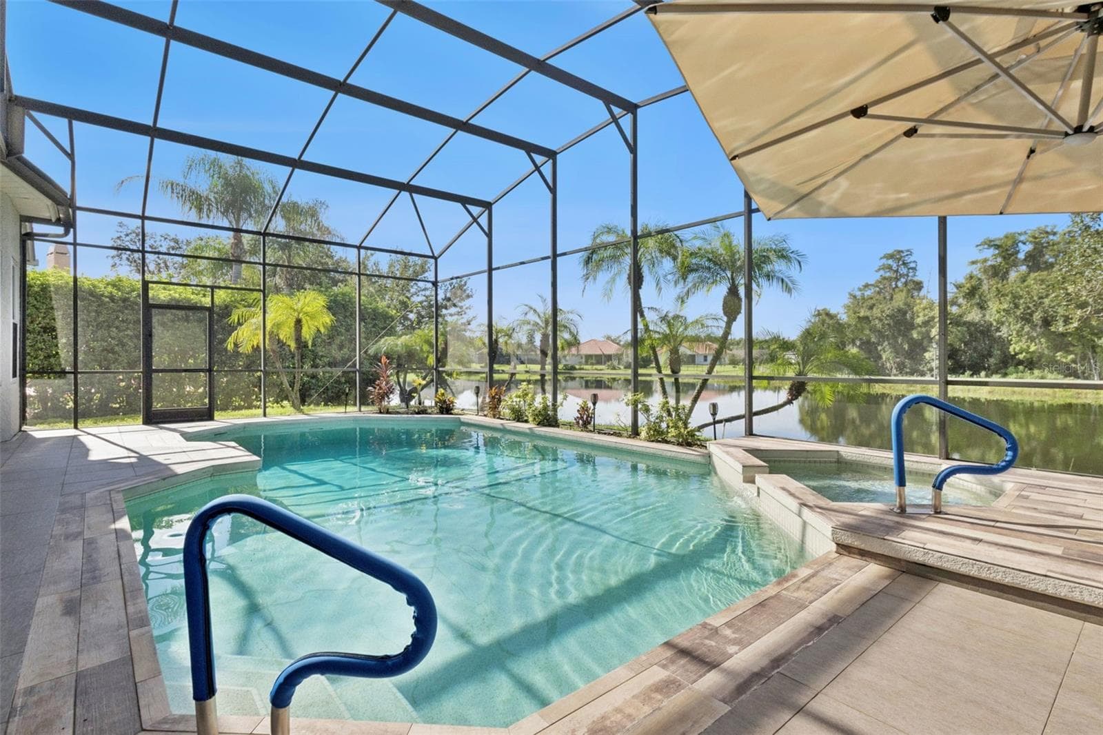 Oversized pool/spa area with screen enclosure - View 2. - 3832 HUNTERS ISLE DR, ORLANDO