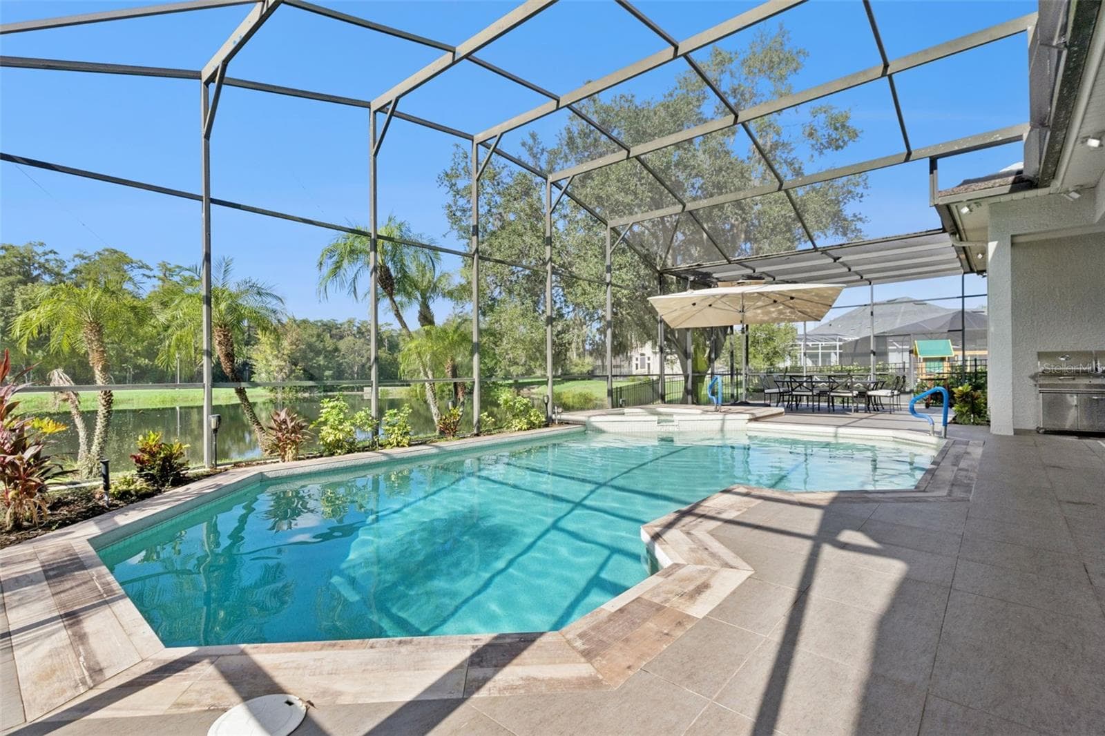 Oversized pool/spa area with screen enclosure - View 3. - 3832 HUNTERS ISLE DR, ORLANDO