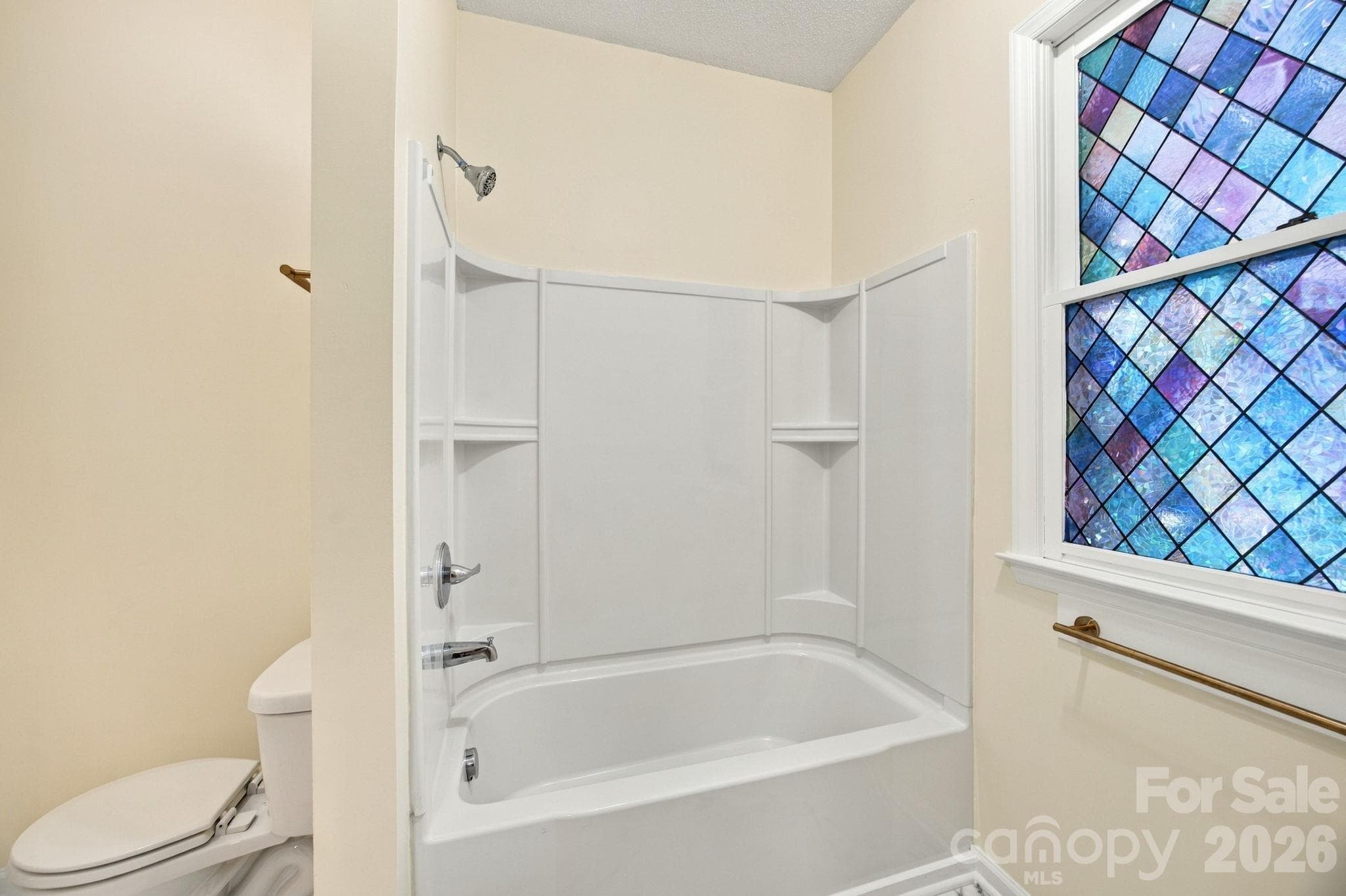Bathroom tub/shower - 19838 Oak Leaf Circle, Cornelius