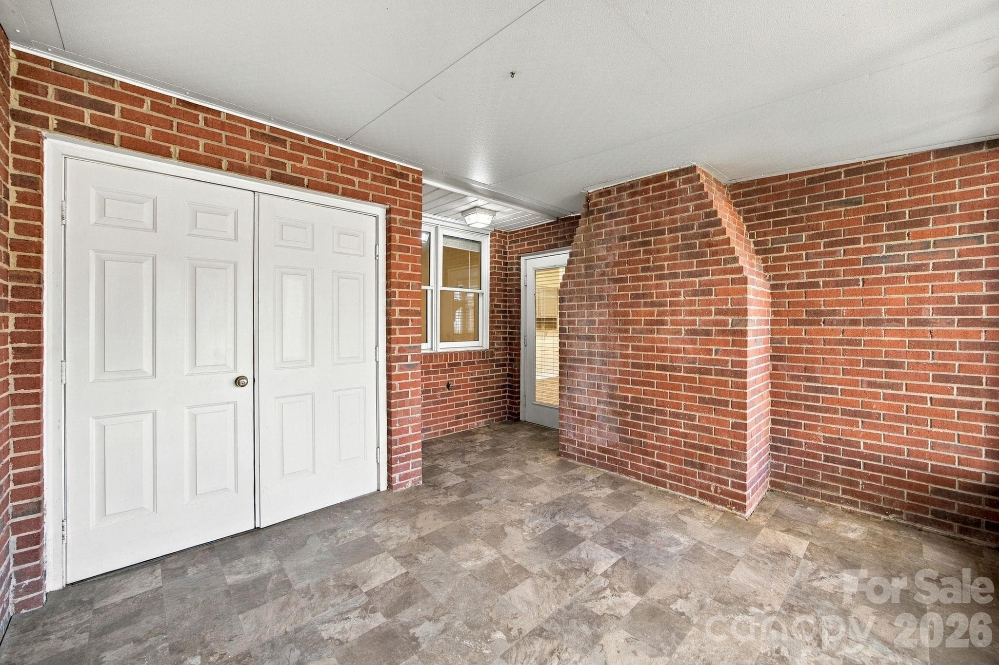 Screen porch and storage closet - 19838 Oak Leaf Circle, Cornelius