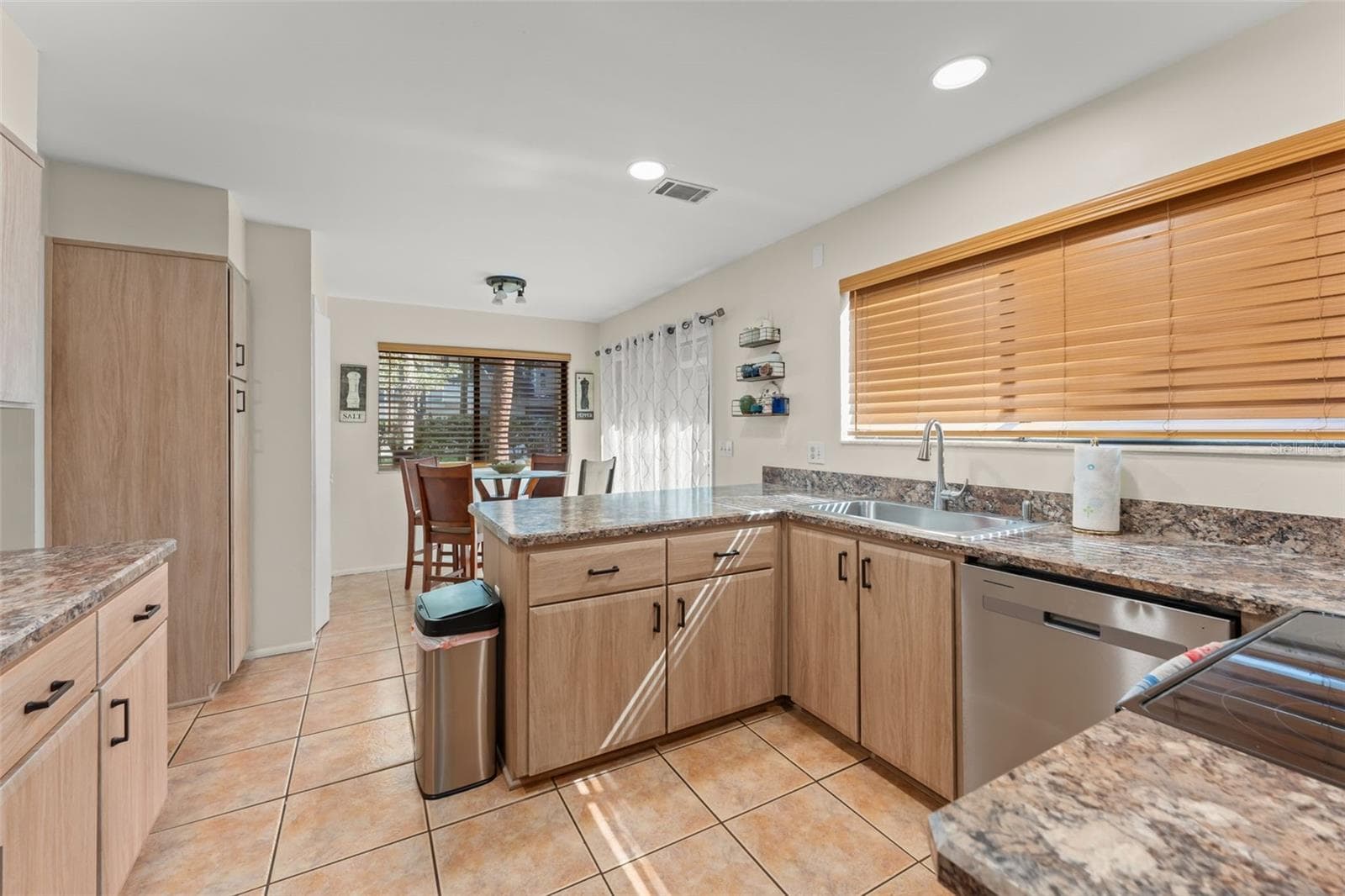 Single Family Residence at 228 S FOX CHASE PT, LONGWOOD, photo 20 of 51
