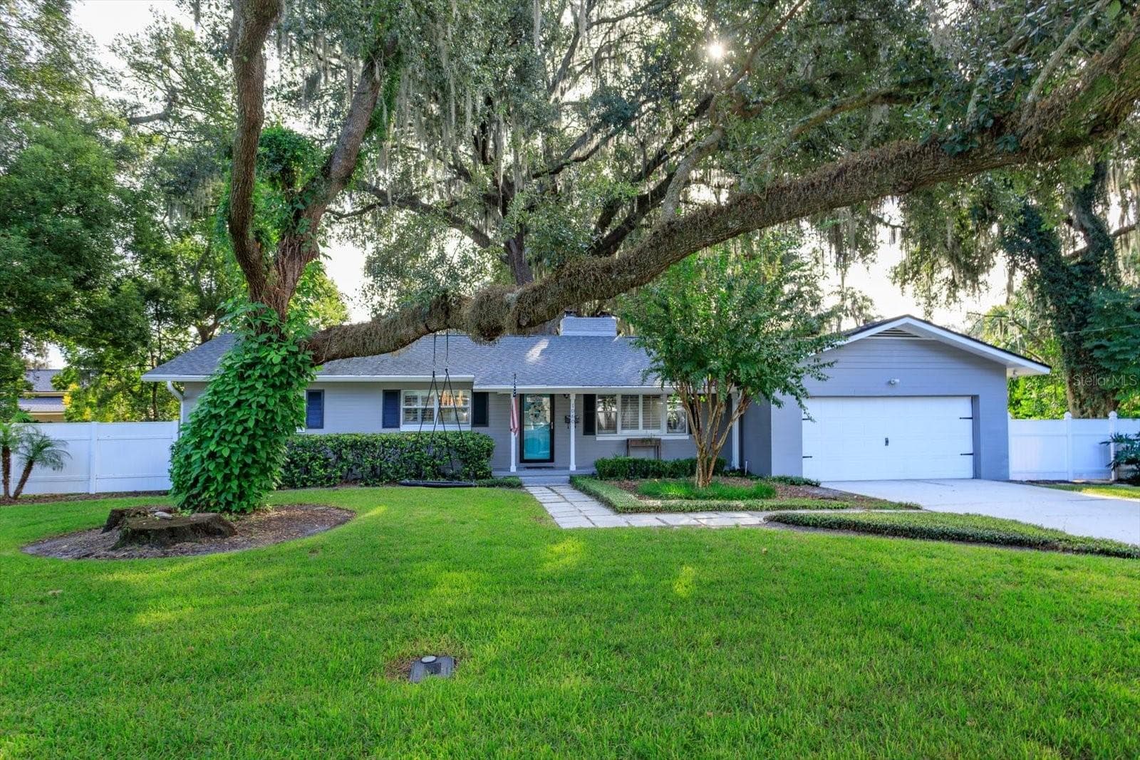 1060 GREGORY DR
