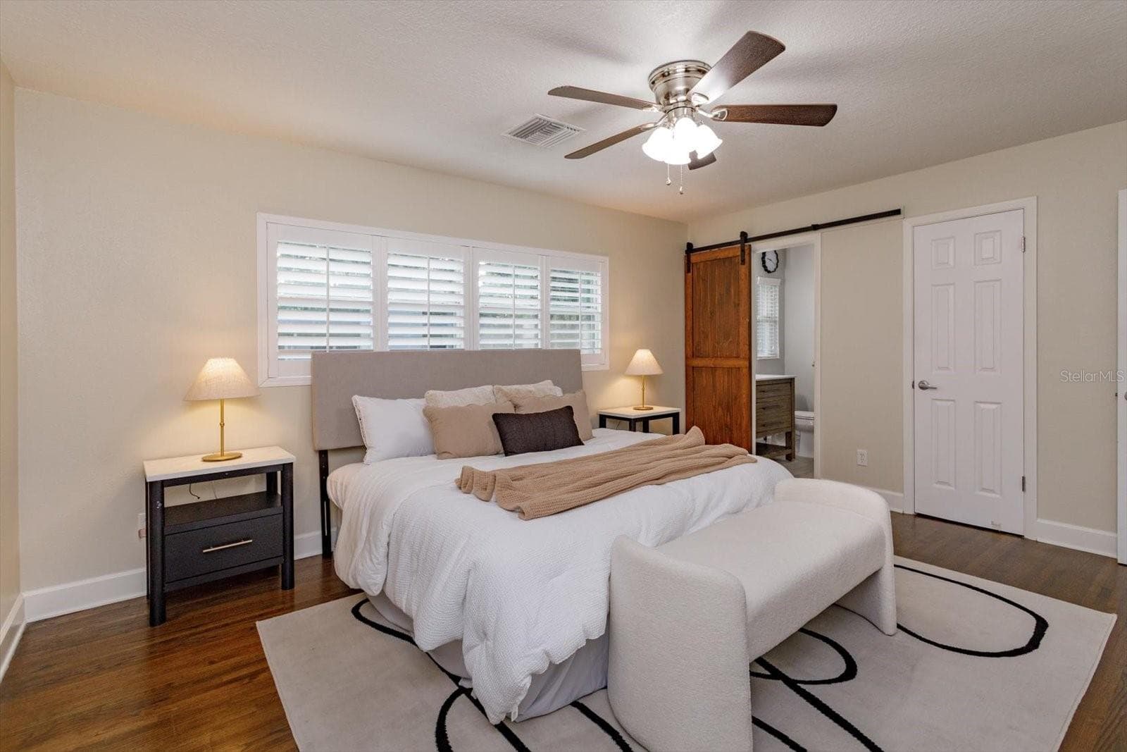 15 x 13 primary bedroom with walk-in closet and ensuite bath - 1060 GREGORY DR, MAITLAND