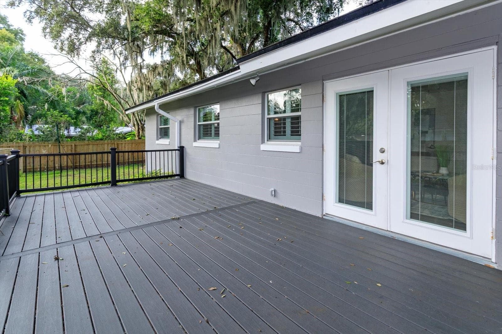 Lots of room for barbecues - 1060 GREGORY DR, MAITLAND