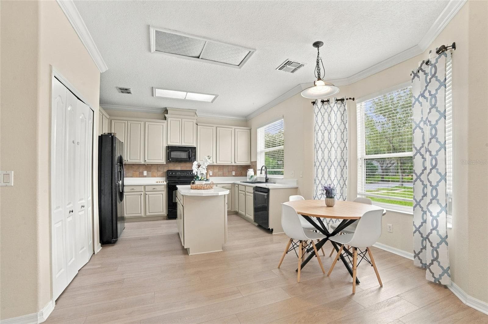 Single Family Residence at 12805 MOSS PARK RIDGE DR, ORLANDO, photo 6 of 40