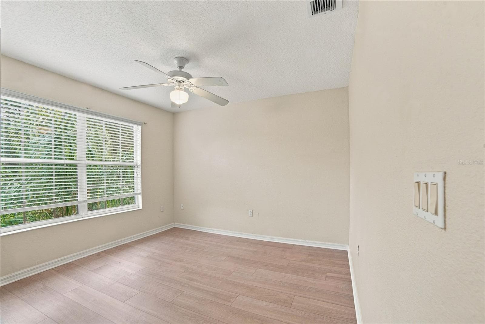 Single Family Residence at 12805 MOSS PARK RIDGE DR, ORLANDO, photo 12 of 40