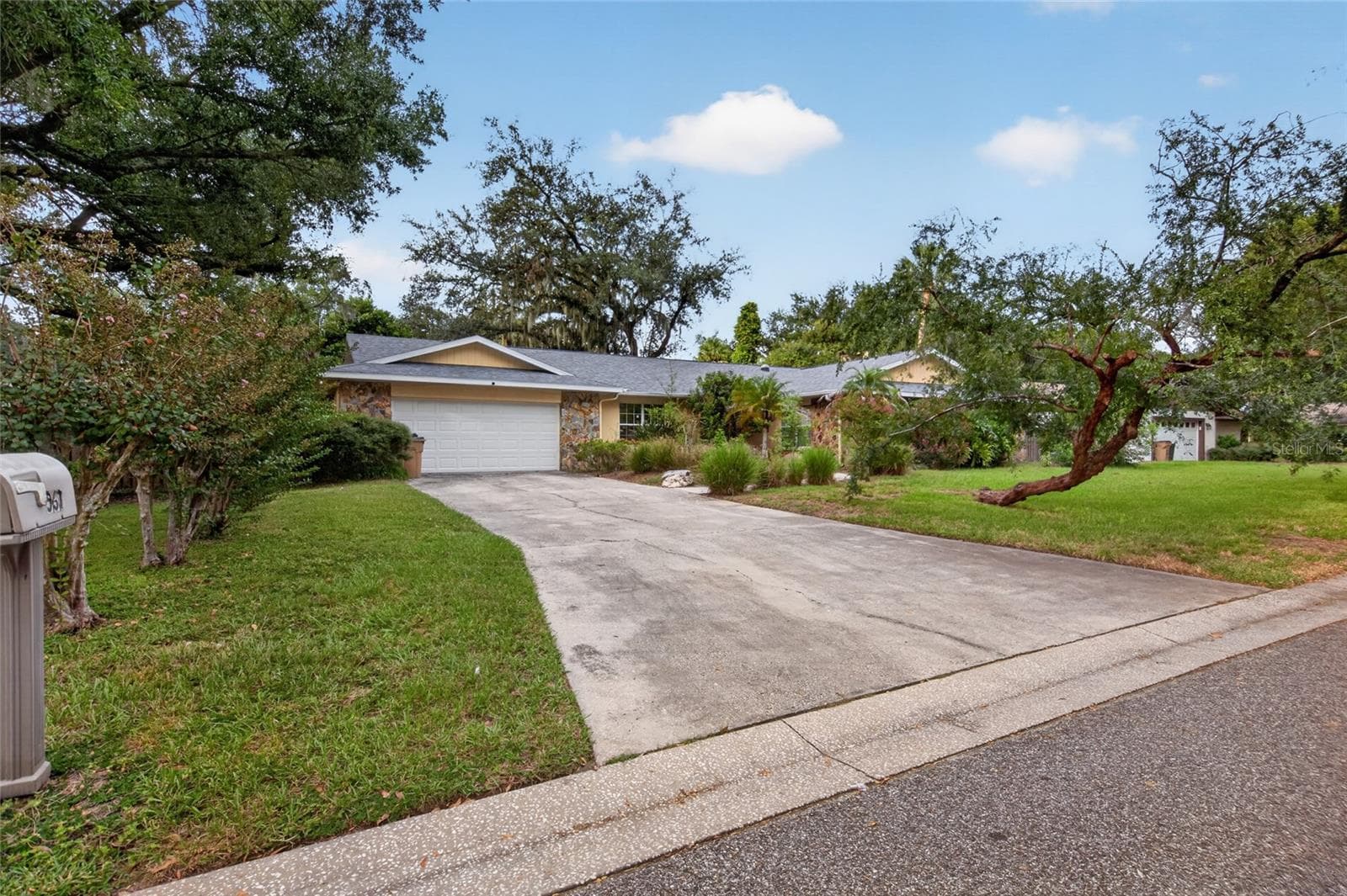 Single Family Residence at 531 GARRARD DR, TEMPLE TERRACE, photo 2 of 51