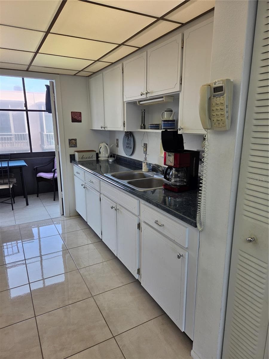 Access to the screened lanai from the kitchen - 5969 TERRACE PARK DR N #305, ST PETERSBURG