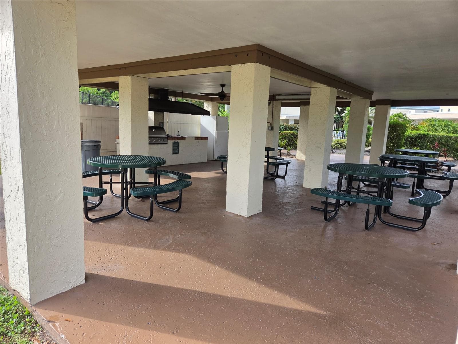 Barbeque/picnic area - 5969 TERRACE PARK DR N #305, ST PETERSBURG