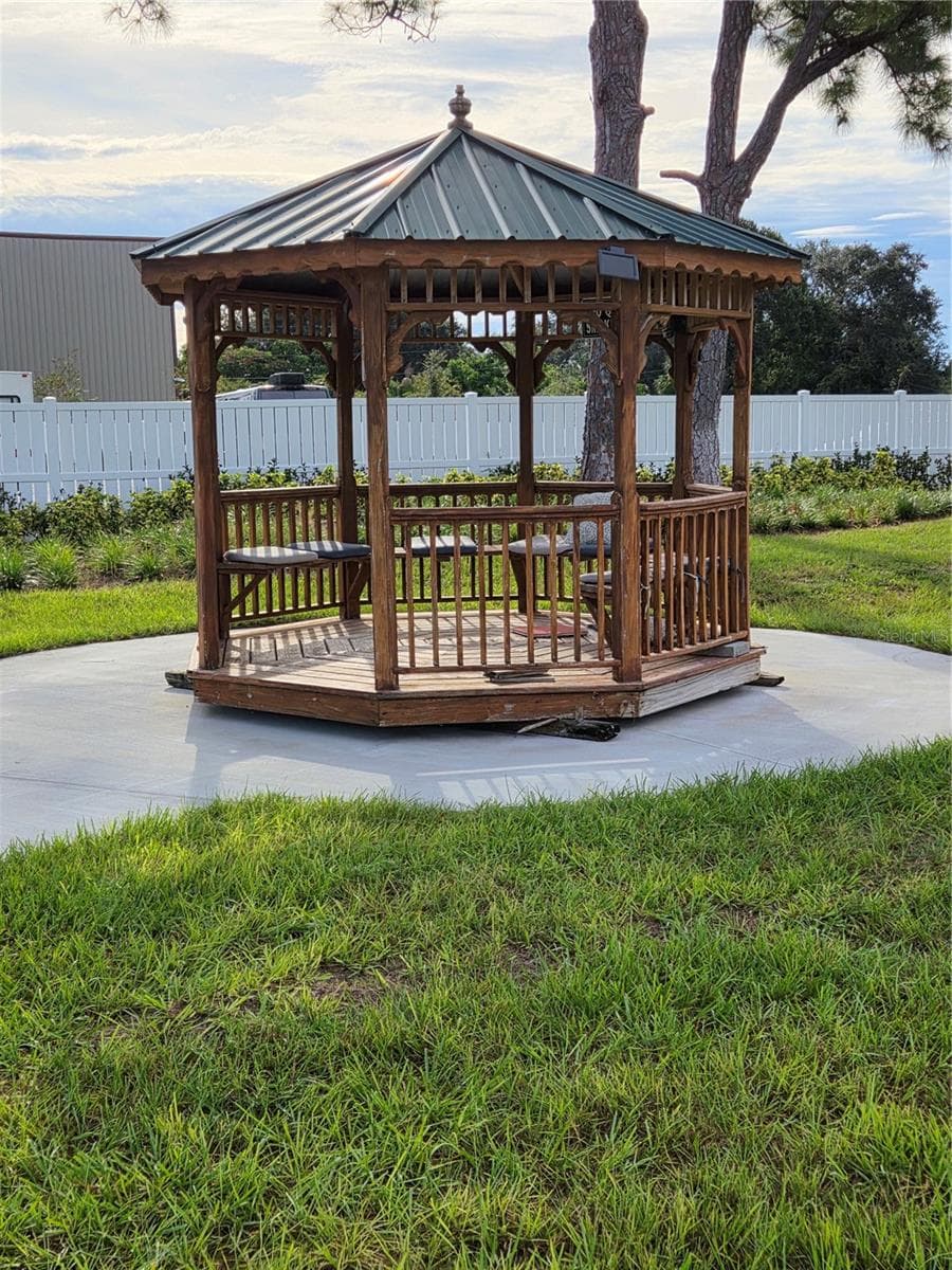 A nice meeting place - 5969 TERRACE PARK DR N #305, ST PETERSBURG