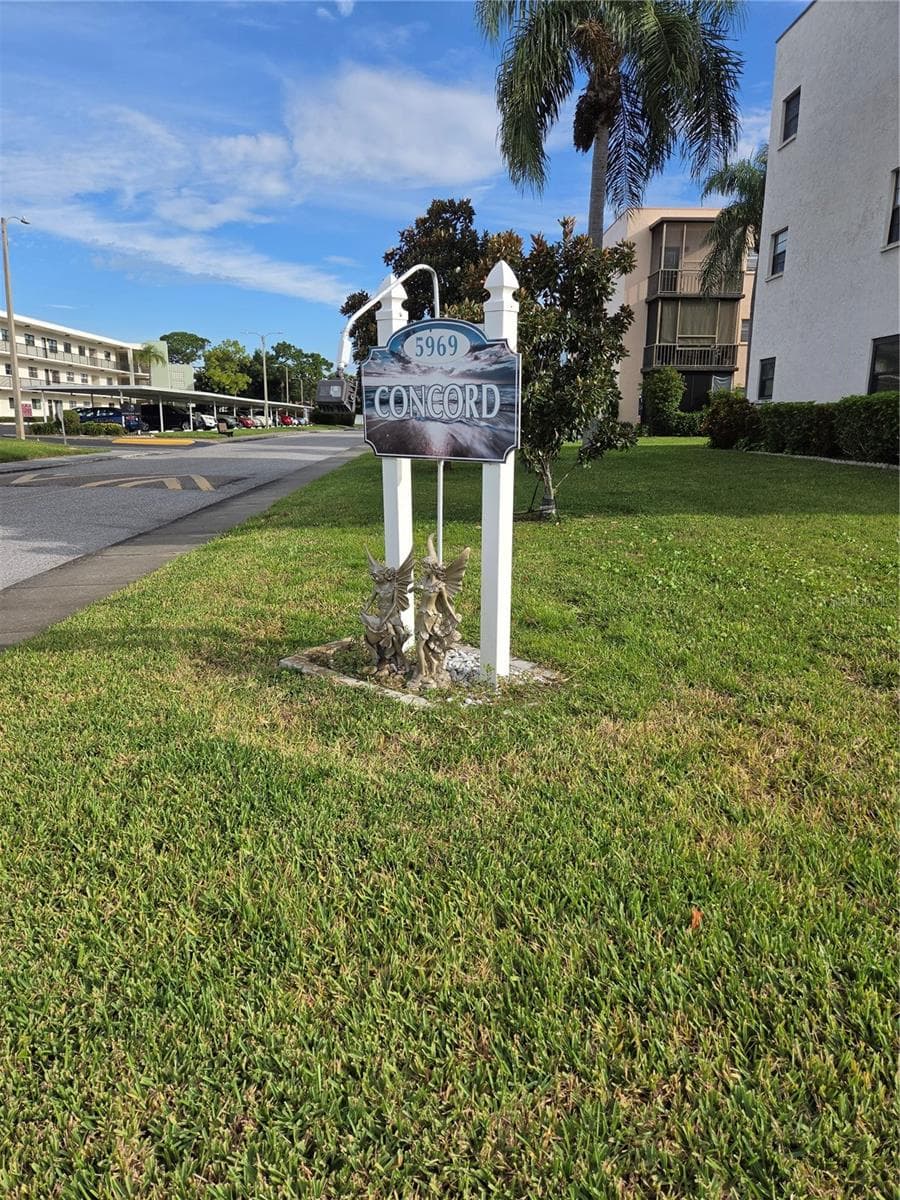 Concord building in the quiet end of the community - 5969 TERRACE PARK DR N #305, ST PETERSBURG