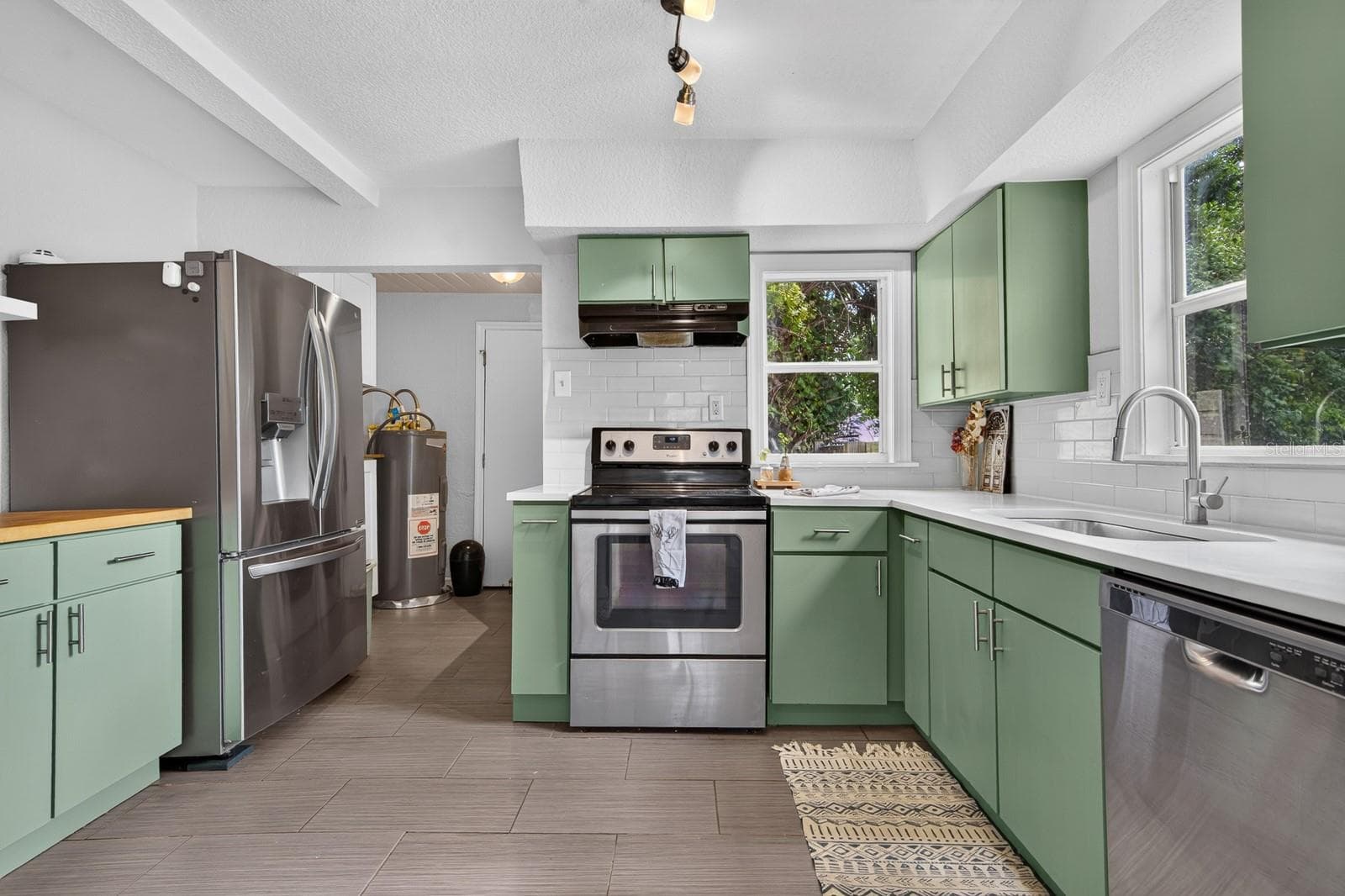 Single Family Residence at 1806 E MCBERRY ST, TAMPA, photo 14 of 35