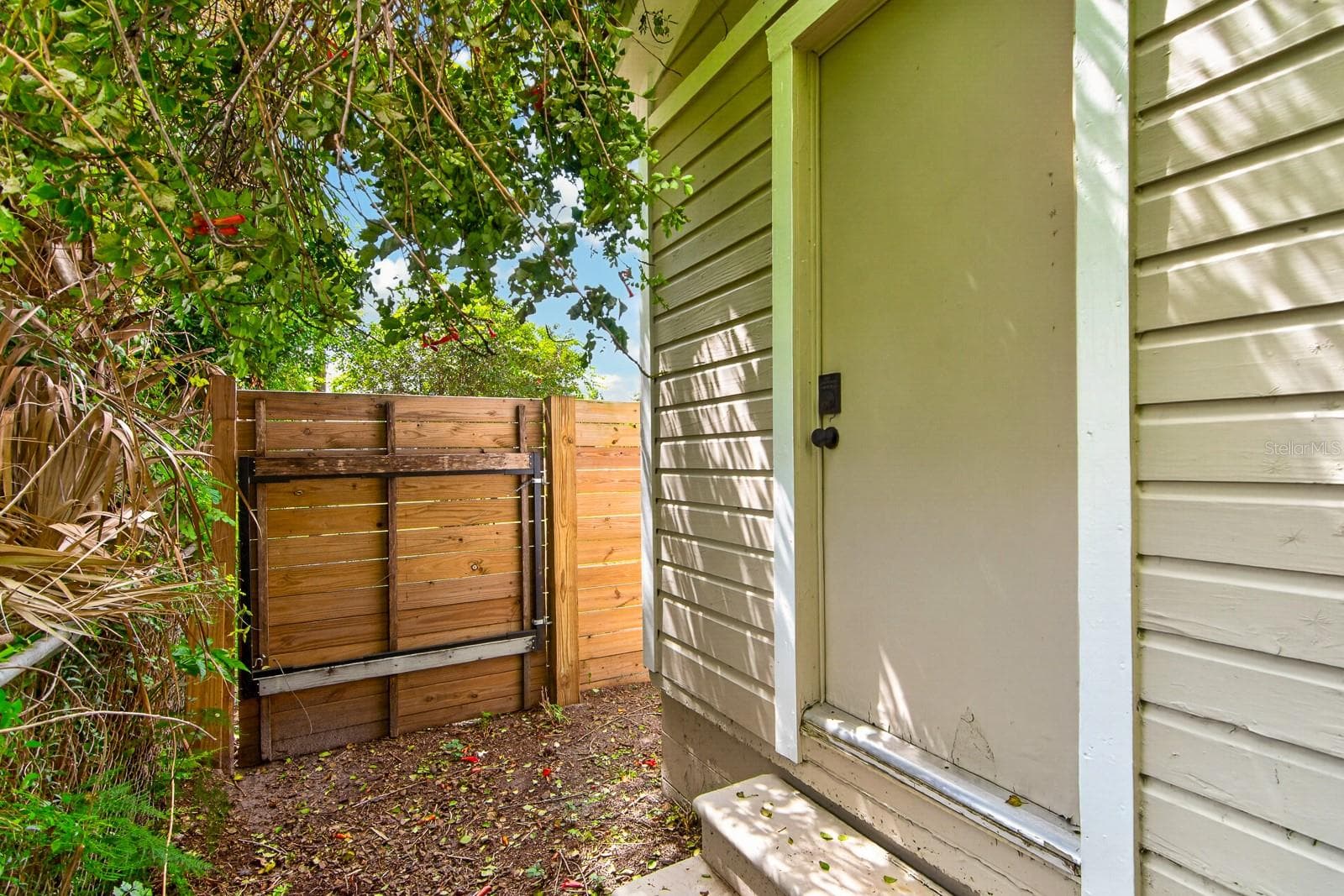 Single Family Residence at 1806 E MCBERRY ST, TAMPA, photo 31 of 35