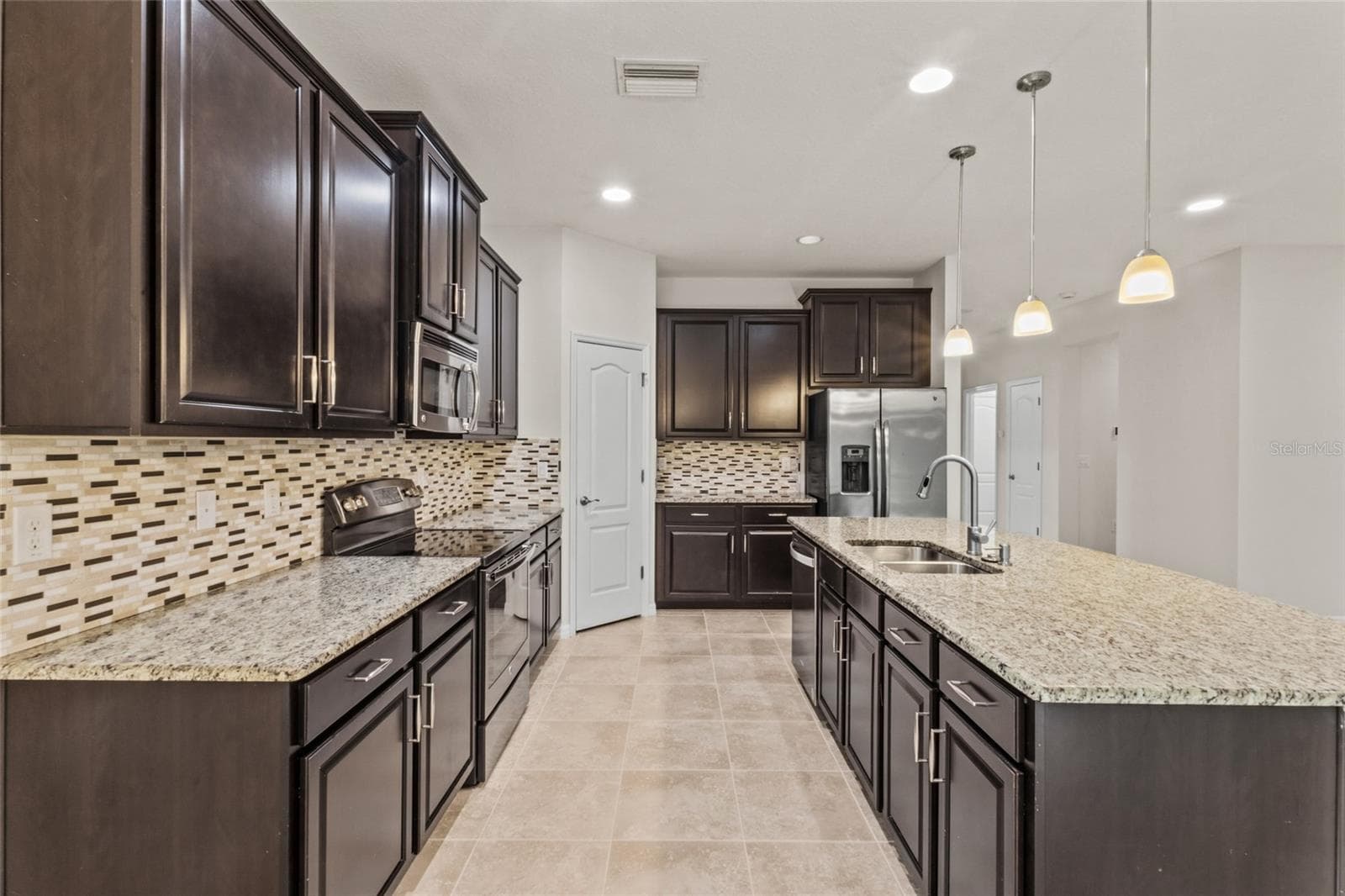 Single Family Residence at 2924 ORIOLE DR, SARASOTA, photo 12 of 43