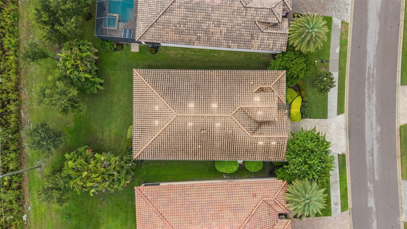 Roof is only 10 years old and barrel tile for added longevity - 2924 ORIOLE DR, SARASOTA
