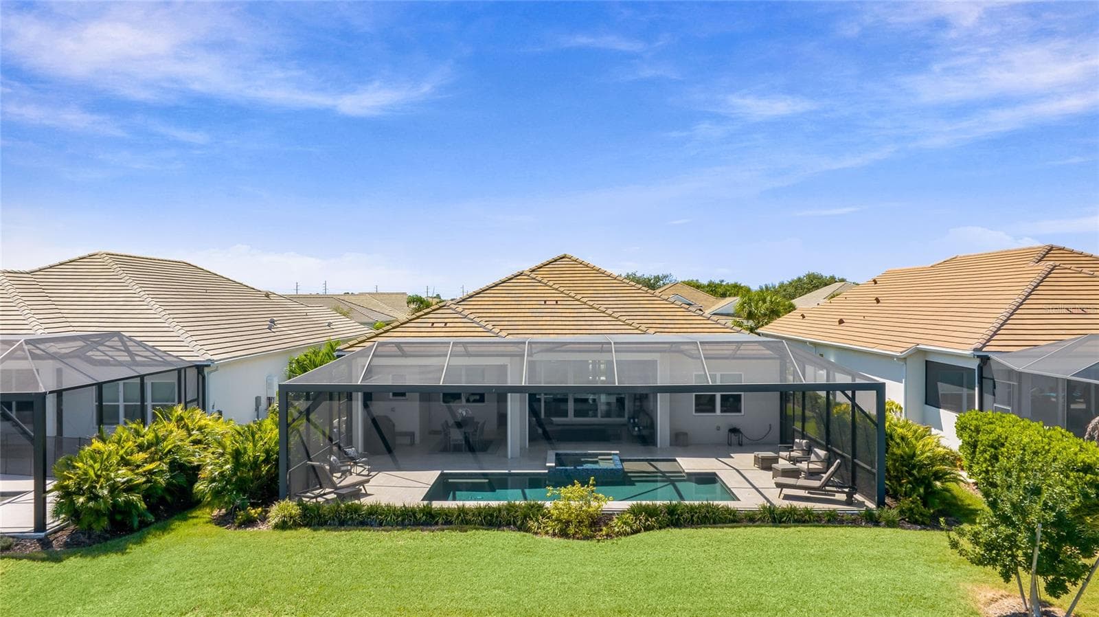 Single Family Residence at 8035 WATERBEND TRL, SARASOTA, photo 3 of 97